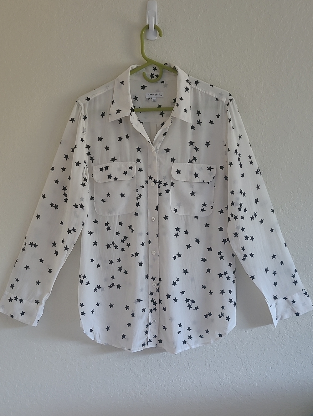 Equipment Femme Silk White Star-Print Button-Down Shirt. SZ.L. Like New.